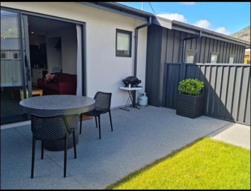 Guest House On Sapphire Wanaka Esterno foto